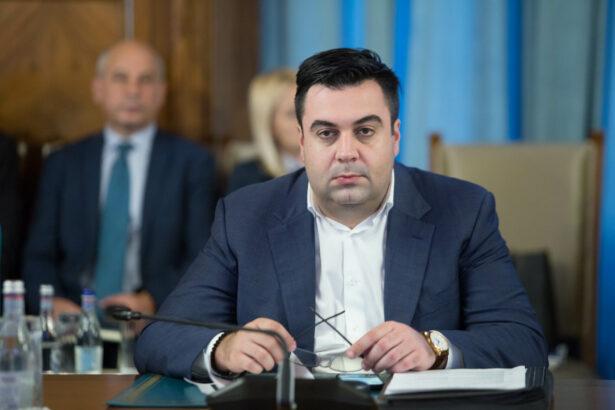 gandul fostul ministru al transporturilor razvan cuc retinut de dna registrul auto roman conducerea nu a fost instiintata 69416661b611d