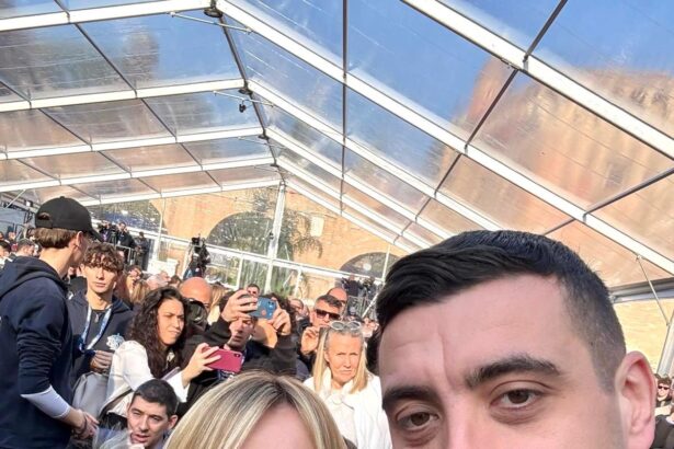 george simion prezent la cina margeret thatcher de la roma s a fotografiat alaturi de giorgia meloni este al patrulea an de cand particip 693fad1e272a5