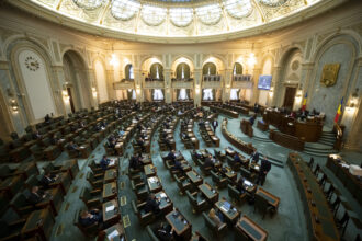 guvernul isi asuma raspunderea pe legea magistratilor dupa sedinta solemna a parlamentului amendamentele au putut fi depuse pana marti 692e7bbe09afa