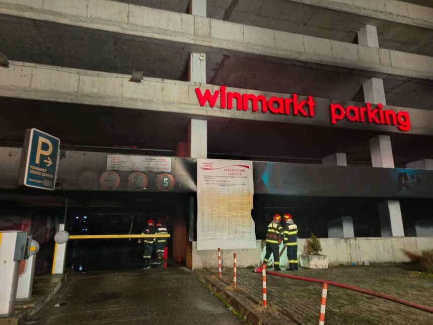 incendiu in parcarea unui mall din ploiesti in timpul noptii 694a24a80161a