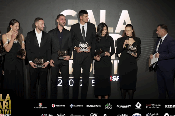 momentul in care echipajul de 81 mixt care a obtinut aurul la cm de canotaj a fost premiat la gala mari sportivi prosport 2025 am avut doar patru antrenamente in spate 69319d32a21a7