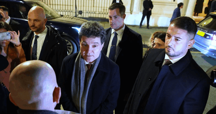 nicusor dan face promisiuni cu jumatate de gura romanilor din londra pe tema anularii alegerilor veti afla intr o luna doua 694264cddc30e