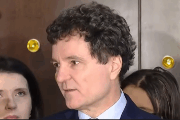 nicusor dan promite rezolvarea problemelor din justitie dar dupa ce revine din tinutul renilor securitatea statului incepe din interior 693fd92fb33ad