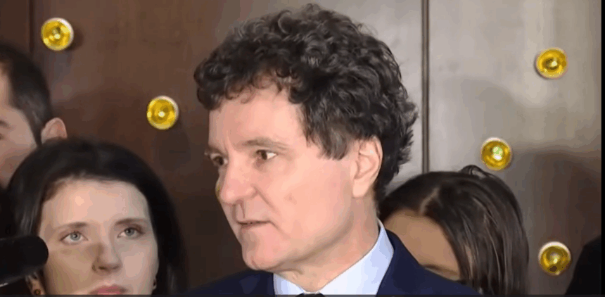 nicusor dan promite rezolvarea problemelor din justitie dar dupa ce revine din tinutul renilor securitatea statului incepe din interior 693fd92fb33ad