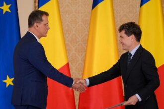 nicusor dan refuza sa comenteze scandalul demisiei lui mosteanu haideti sa nu stricam sarbatoarea nationala 692d90228e9e8