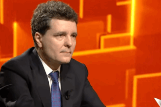 nicusor dan spune despre calin georgescu ca nu trebuie sa ne uitam la personaj ci mai degraba la campania de dezinformare personificata de acesta 693dda395ba76