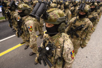 parada militara de 1 decembrie programul evenimentelor din capitala liderii politici au inceput sa ajunga la arcul de triumf 692d57541aa2d