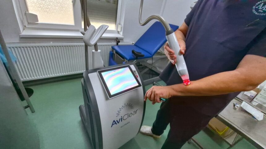 premiera in sistemul medical din romania unde se afla singurul aparat laser de ultima generatie care trateaza acneea 69405d0fa1d07
