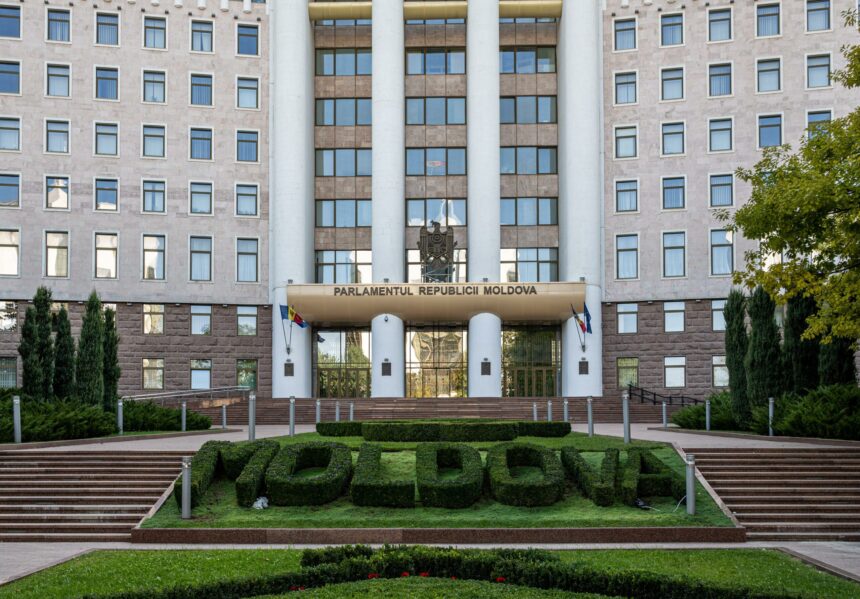 presiuni asupra scolilor romanesti din transnistria chisinaul cere tiraspolului sa opreasca intimidarile asupra elevilor si profesorilor 693927d66aab8