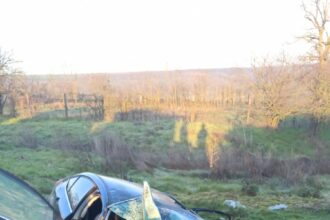 sase raniti dupa ce o masina a intrat intr un cap de pod in constanta soferul nu oprise la semnalele politistilor 69450c7d44858