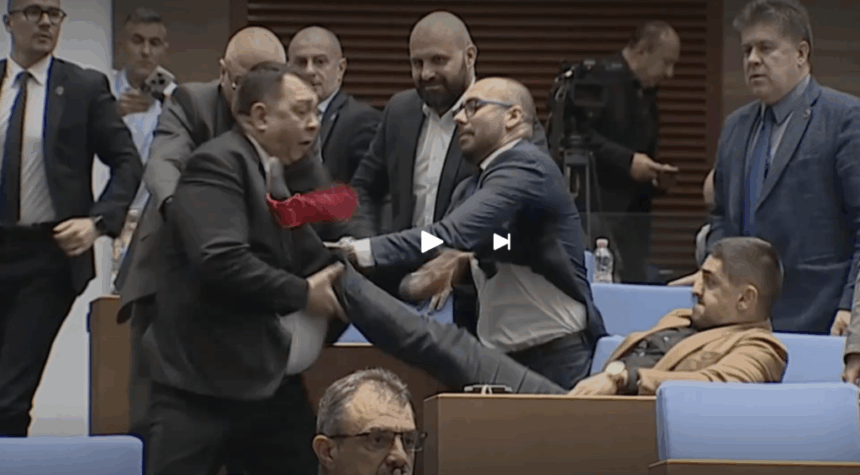 scandal si violente in parlamentul din bulgaria la dezbaterea bugetului de stat 694316dab28c7