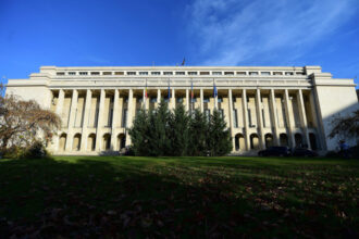 sindicalistii din guvern ameninta cu proteste si blocarea sedintelor functionarul onest este romania care functioneaza 692fefa12798b