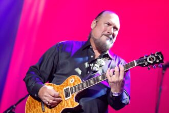 steve cropper legendary guitarist for booker t the mgs dies aged 84 6930b8ef9db18
