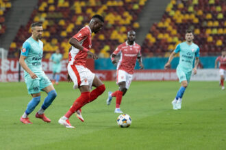 superliga de fotbal dinamo a pierdut la arad si a ratat oportunitatea de a urca pe primul loc 694700714ba72