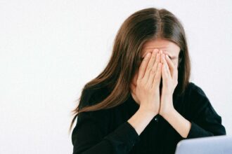 tanara de 22 de ani din spania concediata pentru ca venea prea devreme la birou 693a7701a2f0e