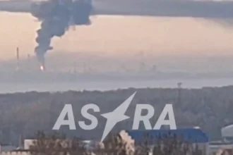 un atac cu drone asupra uneia dintre cele mai mari rafinarii de petrol din rusia in iaroslavl a provocat un incendiu 693bd44a3152c