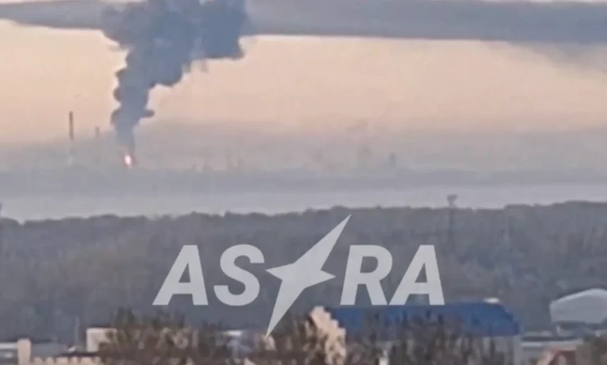 un atac cu drone asupra uneia dintre cele mai mari rafinarii de petrol din rusia in iaroslavl a provocat un incendiu 693bd44a3152c