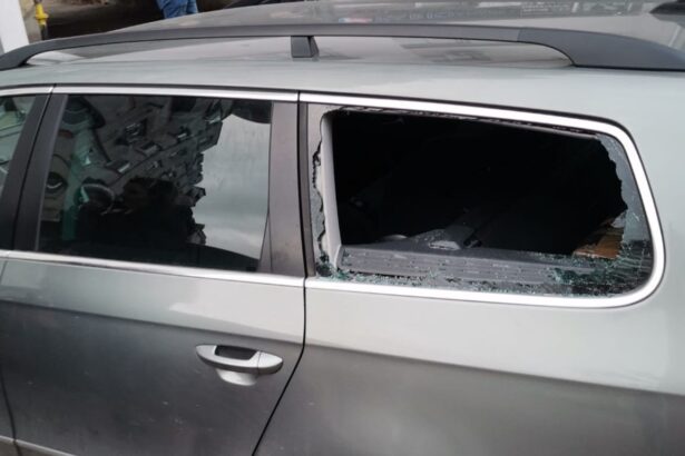 un copil de 2 ani a ramas blocat intr o masina in botosani 69317ab6c7f4a