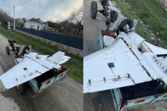 un satean din r moldova a recoltat o drona de pe camp a plimbat drona cu remorca unui motocultor prin comuna satenii speriati l au chemat pe primar 69305481eb29b