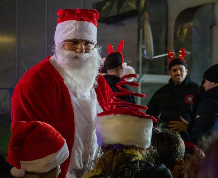 un soldat american a devenit mos craciun pentru copiii din mihail kogalniceanu 69380d5eeac52