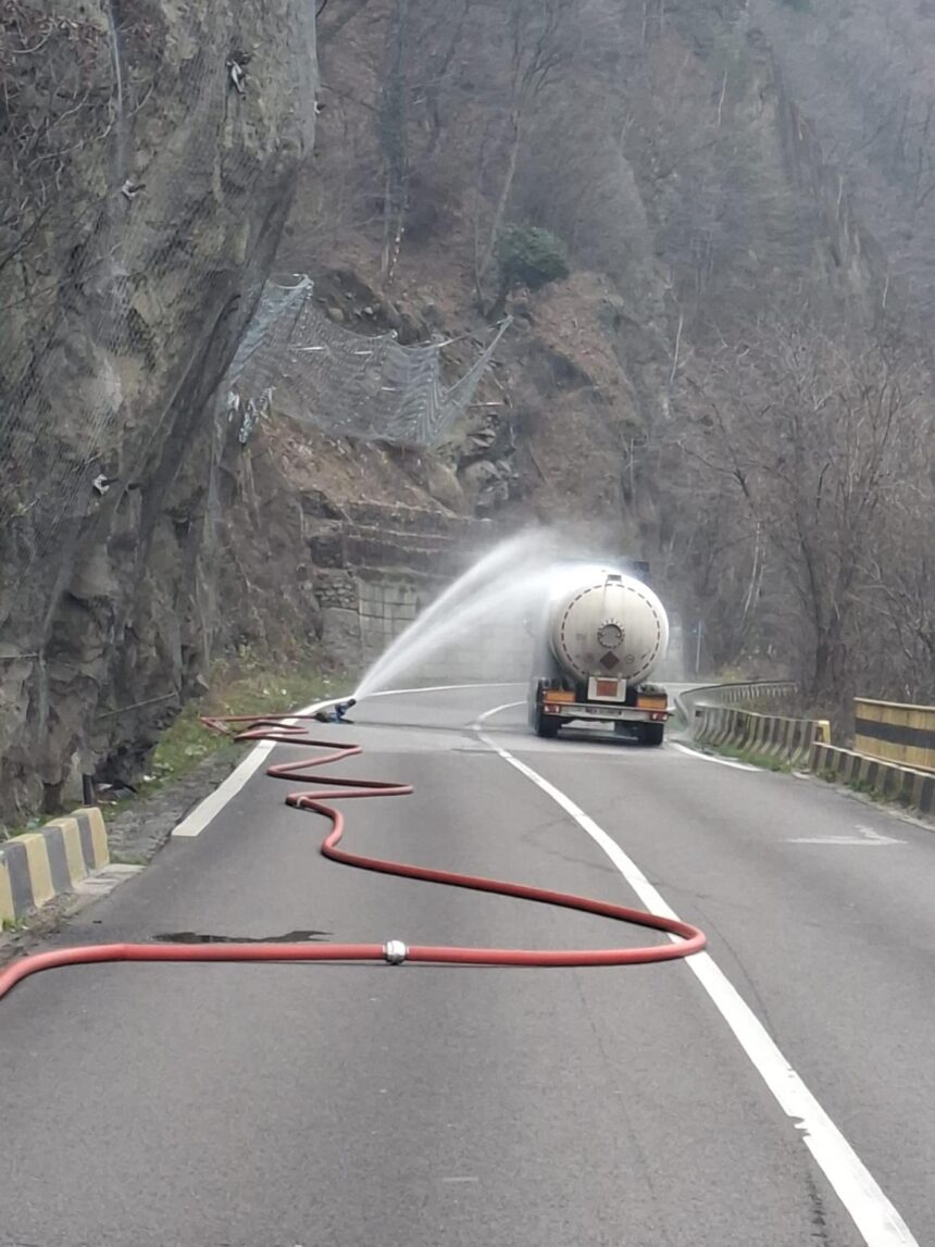 valea oltului ramane inchisa marti noaptea din cauza cisternei din care se scurge gpl 69388619751bd