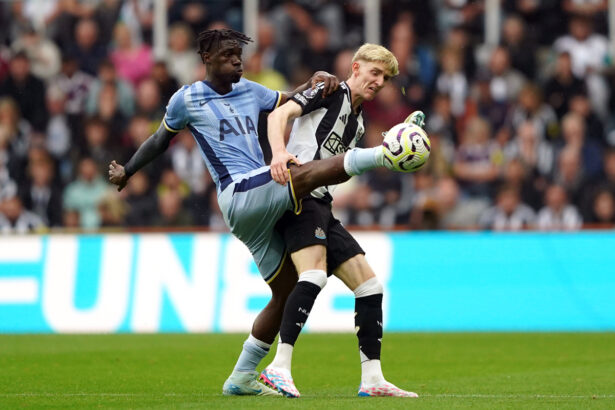 yves bissouma vedeta lui tottenham isi cere scuze dupa ce a fost surprins inhaland gaz ilariant 693ee6c7d2b69