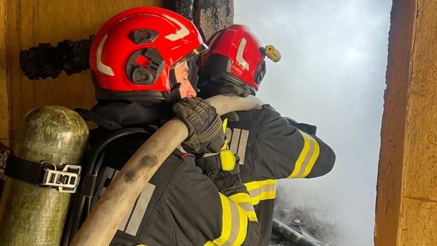 acoperisul unei case din judetul arad a luat foc 696386d802f76