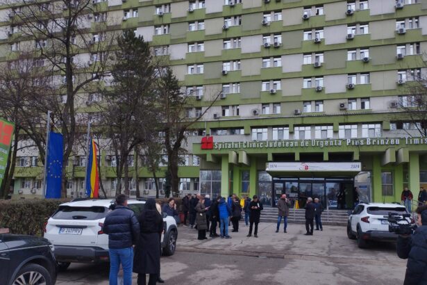 ambasadoarea greciei i a vizitat pe tinerii raniti in accident la spitalul din timisoara 6979fafbb2aa0