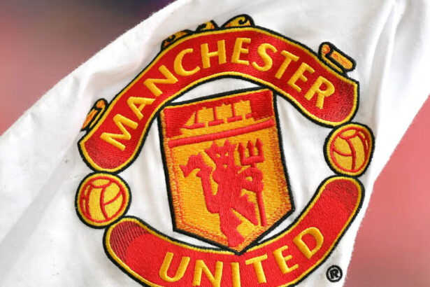 contul x al capitanului lui manchester united spart hackerii au publicat un mesaj impotriva proprietarilor clubului 6964dacd05cba