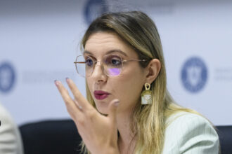 diana buzoianu anunta o noua finantare pentru montarea a 1 635 de garduri electrice in zonele cu conflicte frecvente cu ursul brun 69726ba85bc80