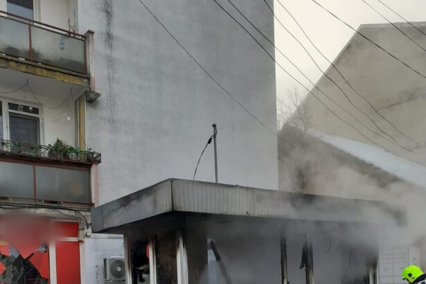 explozie si incendiu intr o placintarie din gherla unitatea a fost distrusa pagube sunt si la blocurile din vecinatate 696c912c589eb