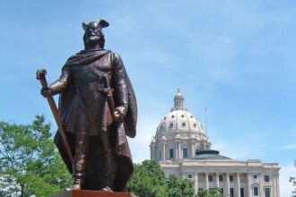 fost premier roman ironii la adresa lui donald trump singurul argument pentru groenlanda e culoarea parului ca a lui erik cel rosu 696e5f22bc37e