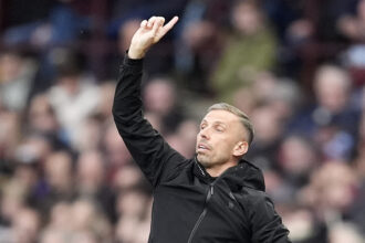 gary oneil numit antrenor la strasbourg pana in 2029 in locul lui rosenior plecat la chelsea 695e3bd57e72a