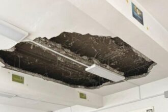 imagini revoltatoare la colegiul mihail sturza din iasi tavan prabusit intr o sala de clasa 6966694692930