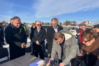 incep lucrarile la stadionul nicolae dobrin din pitesti cni a predat amplasamentul constructorului 6968e13eeec45