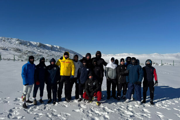 luptatorii romani de greco romane se antreneaza in zapada la piatra arsa 6960fcf1ac6b2
