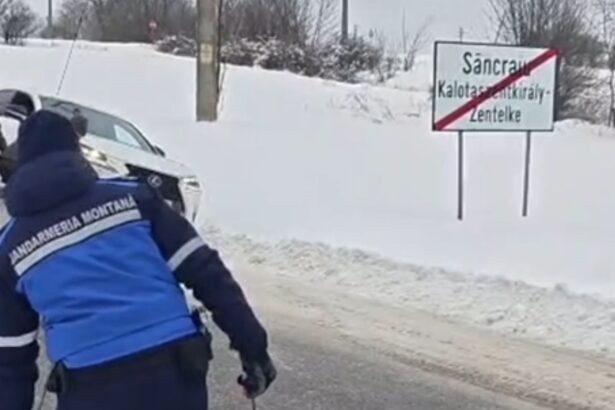 o masina in care se afla o familie cu doi copii a derapat in judetul cluj 69637fc3c9946