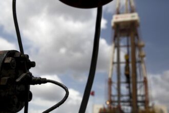 oil prices fall after trump says venezuela will send up to 50m barrels to us 695e49ae2956a