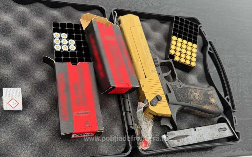 pistol cu gaze descoperit de politistii de frontiera din giurgiu in portbagajul masinii unui cetatean bulgar 6979e23dca5f9