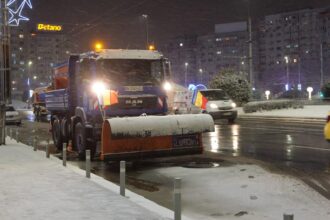 pmb peste 1 000 de muncitori si 300 de utilaje in actiune pentru deszapezire 69636ccd40bbe