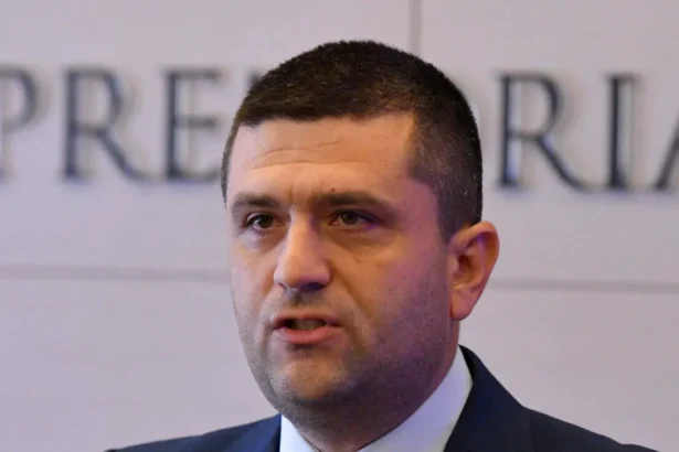 radu miruta reactioneaza la acuzatiile de plagiat la adresa ministrului justitiei ca ministru trebuie sa dai dovada de cea mai inalta rigoare 69652c9db30f6