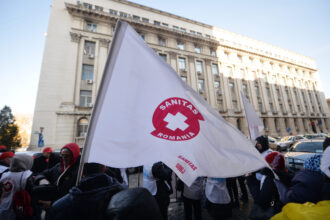 sanitas ameninta cu greva daca guvernul isi mentine decizia de a reduce fondul de salarii cu 10 697794ec4b13c