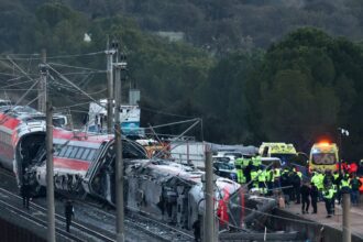spain to hold three days of mourning after train crash that killed at least 40 696e8c023a199