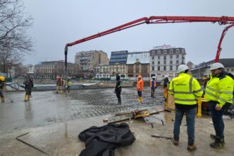stadiul lucrarilor la planseul unirii a patra sectiune a noii placu de beton a fost turnata 6973cd2a52cbb