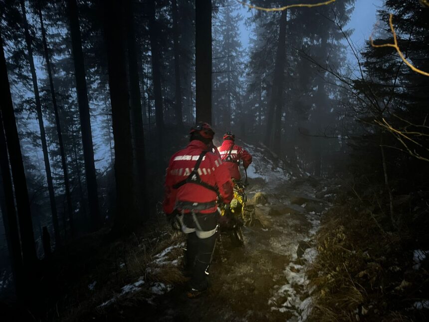 trei copii s au ratacit in padure in apropierea unei partii de schi din valcea salvamontistii ii cauta 696276eec814e