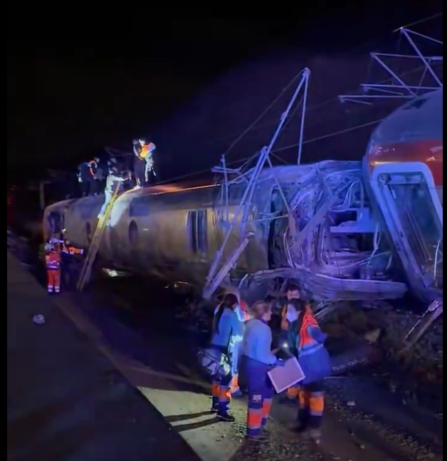 un roman ranit usor in accidentul feroviar din spania 696e13f2becbb