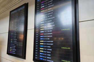 12 zboruri anulate de pe aeroportul otopeni 69a2f30b7eb38