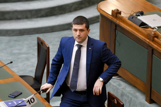 14 000 de angajati luau sporul de anticoruptie la aparare curtea de conturi a taiat lista 69a2d70e5fd96