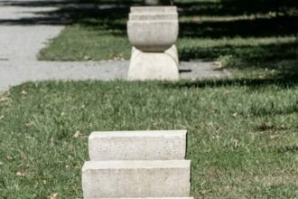 acuzatii grave la targu jiu autoritatile locale ar fi ascuns deteriorarea unei parti din ansamblul brancusi 699e293a9b615