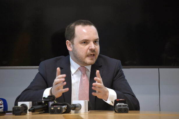 alexandru rogobete dupa cazul medicului care opera la privat in timpul programului de la stat nu functioneaza doar cu vorba buna voi declansa un control national extins 6999fcab6a311